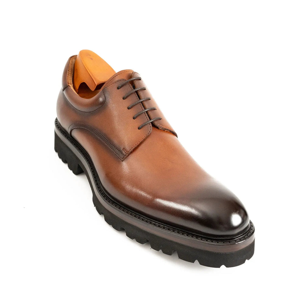 Brown leather derby shoes with lace-up closure and cushioned collar