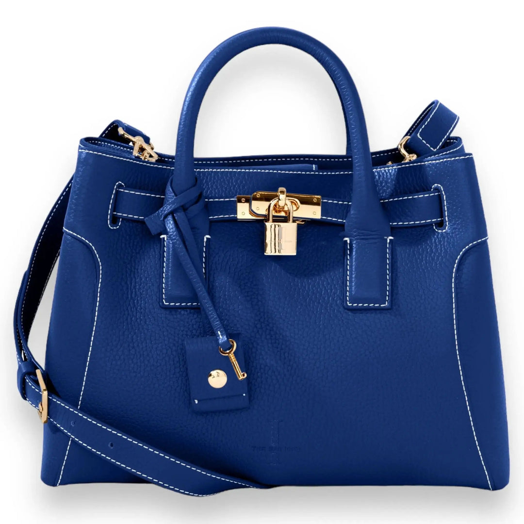 THE SHARON CLAUDIA Handtasche Royal Blue, goldfarbene Schließe, Schlüsselanhänger am Riemen