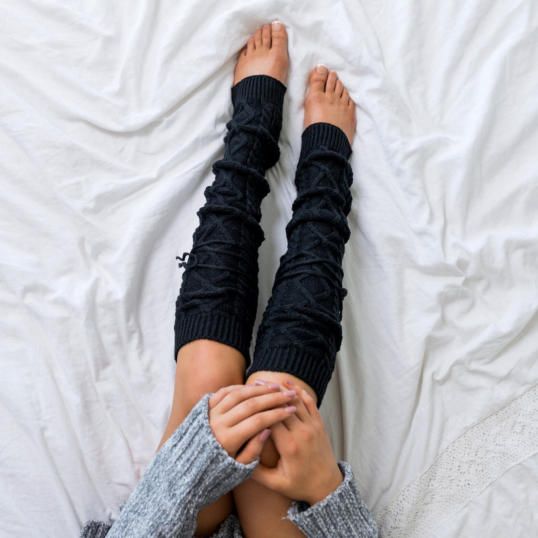 Long cable-knit leg warmers in black with chunky cable cable-knit design