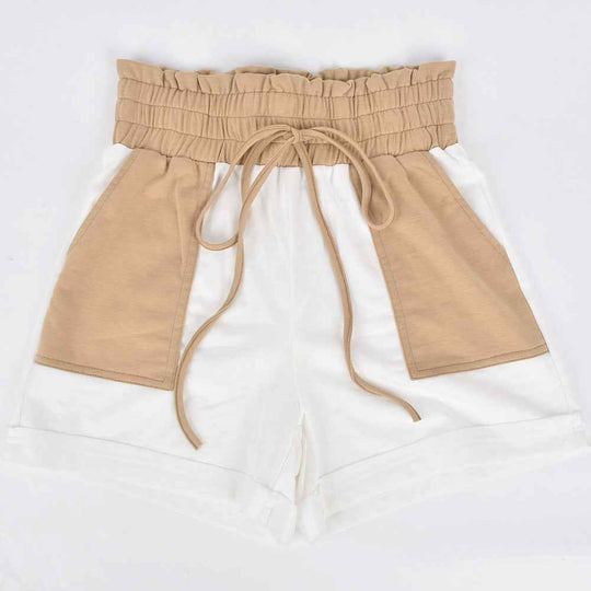 Beige-and-white shorts, elastic waist with drawstring and contrast color blocks