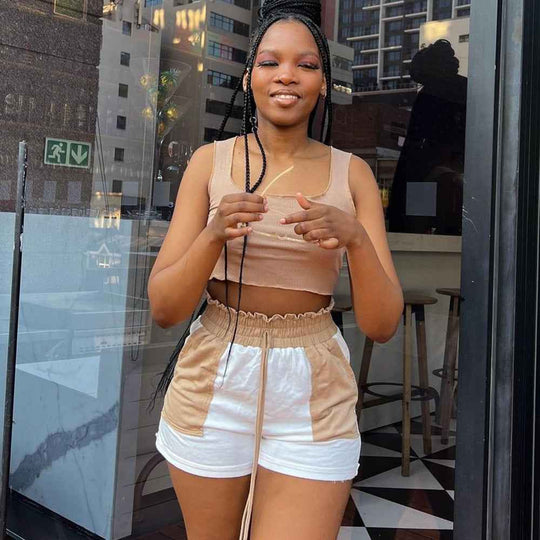 Two-tone beige and white shorts with elastic waistband and center drawstring