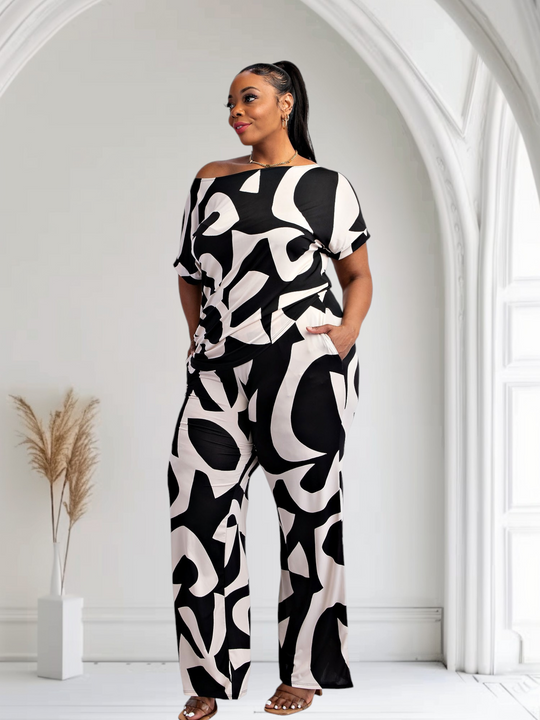 Black and white abstract print matching set with pockets, front view