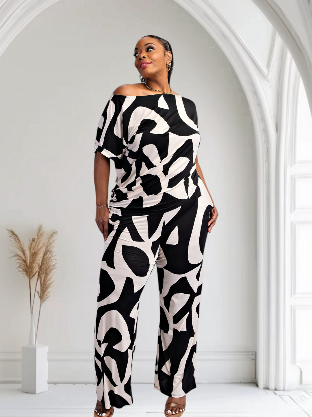 Relaxed plus-size pants set, black-and-white abstract print, wide-leg silhouette