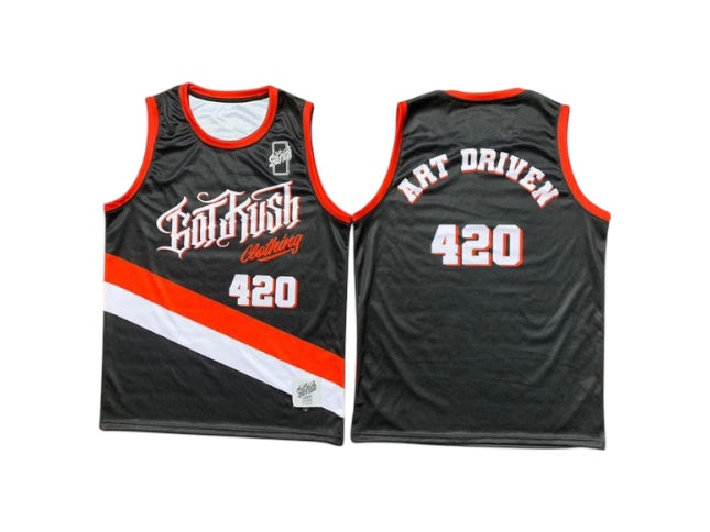 Creed Basketball Jersey schwarz mit orangefarbenem Rand, Diagonalstreifen und „420“-Print