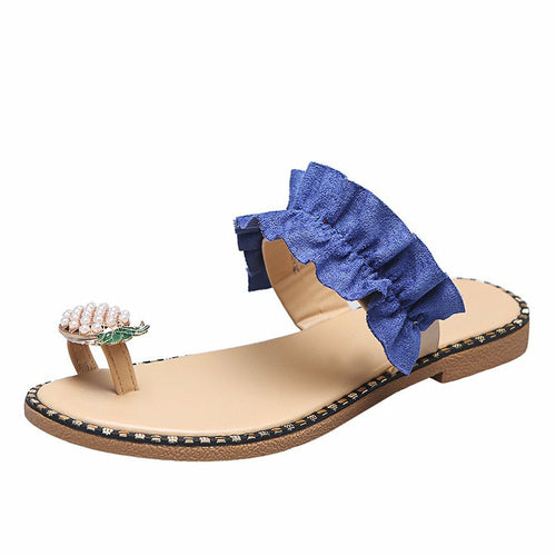 Einzelne blaue Flach-Slides mit Perlen-Ananas-Detail und Rüschen am Zehenriemen