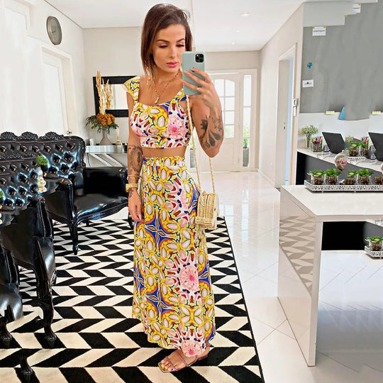 Zweiteiliges Sommer-Set: Camisole und A-Linien-Rock mit gelb-buntem Ornamentprint