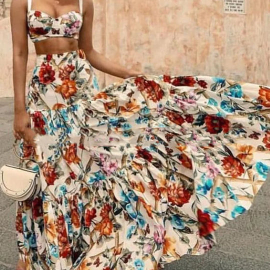 Zweiteiliges Sommer-Set: Camisole und A-Linien-Rock mit buntem Blumenprint