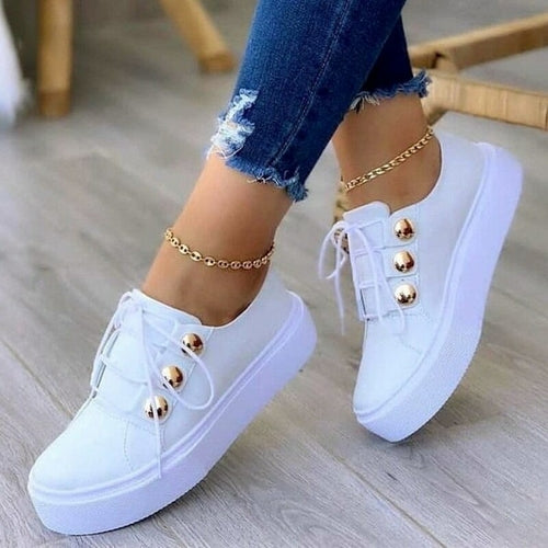 Weiße Damen-Sneaker mit Schnürung und goldenen Zierknöpfen, flache Vulcanized Sohle