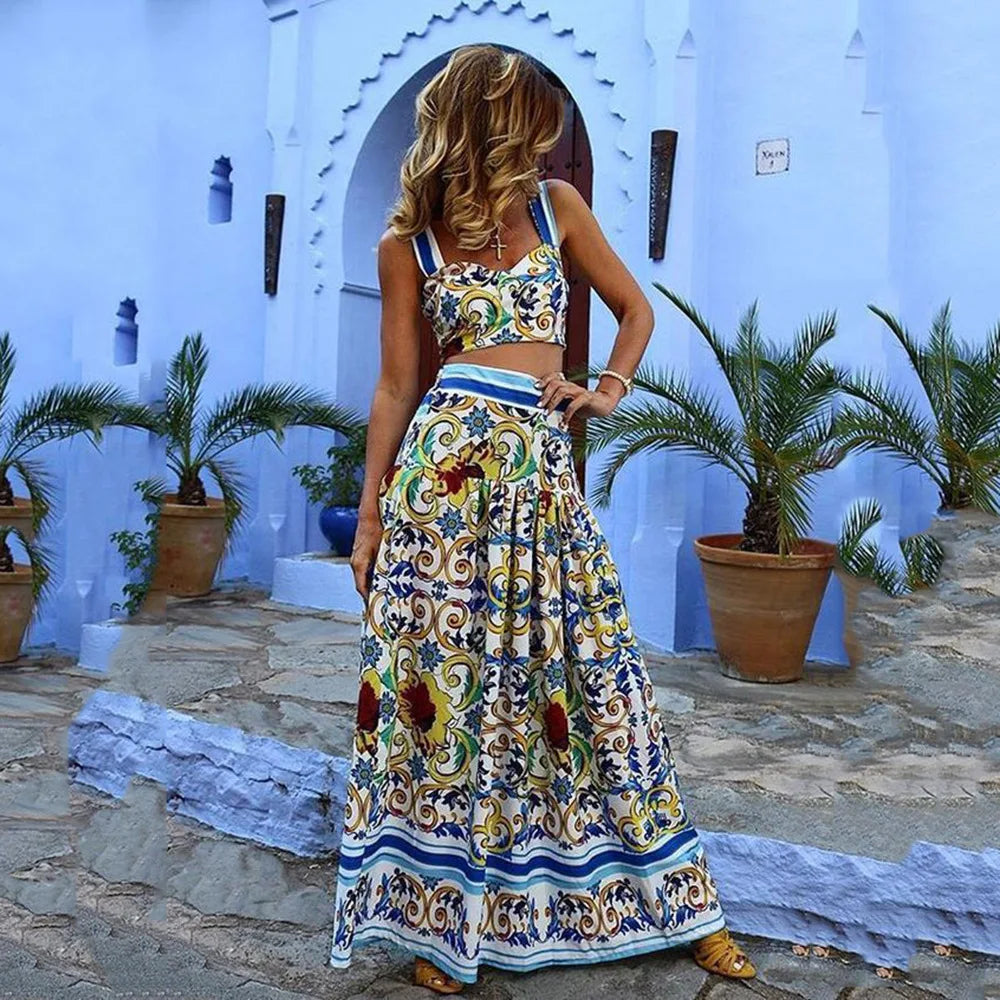 Zweiteiliges Sommer-Set: A-Linien-Rock und Camisole mit blau-gelbem Ornamentprint