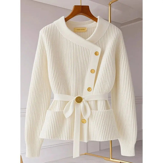 Weißer Cardigan aus Rippstrick mit V-Ausschnitt, Knöpfen und Schleifenband