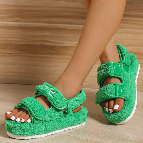 Grüne Damen-Sandalen, dicke Profilsohle, Klettverschluss am Riemen über den Zehen