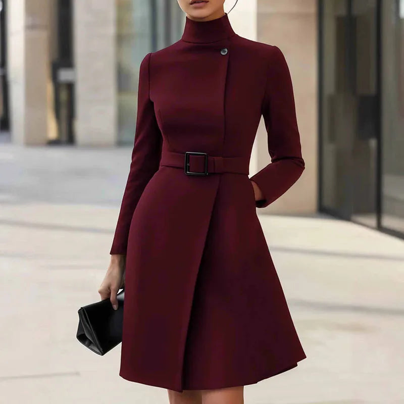 Weinrotes Rollkragen-A-Linienkleid mit Knopf am Kragen, Langarm, hohe Taille