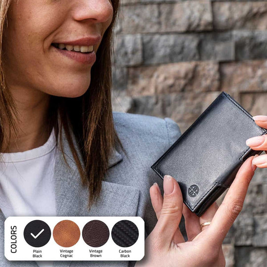 Carbon Black Trifold Lederbörse mit Prägung, Kartenfächern und Klappverschluss