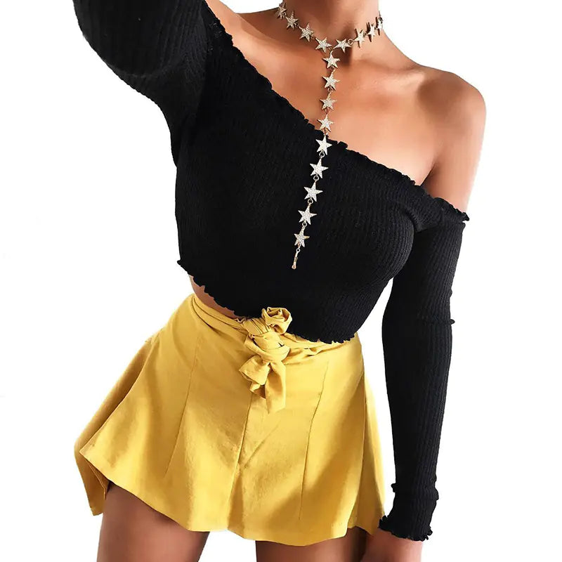 Off-shoulder long-sleeve T-shirt, black ribbed long sleeves with star-off-shoulder cut