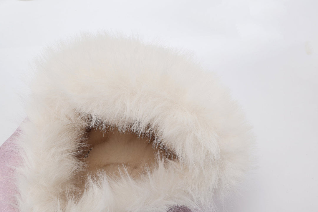 Reversible fur trapper hat, white inner lining with open face cutout