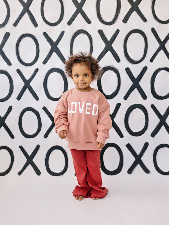 Pink crewneck sweatshirt with centered &