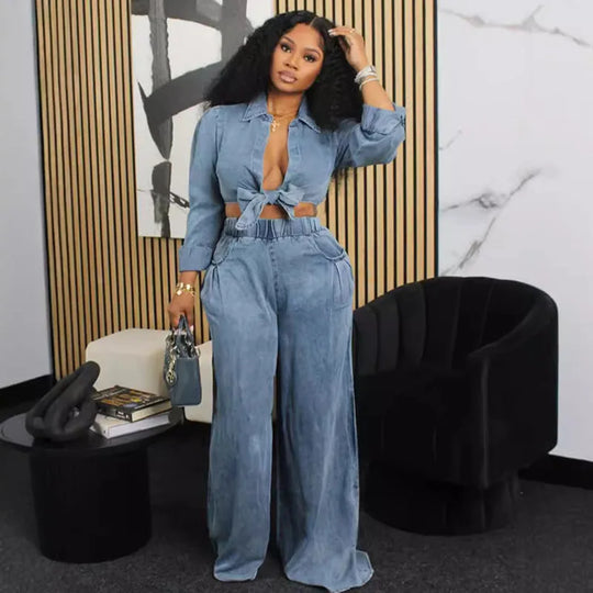 Conjunto azul de blusa suelta con lazo frontal y pantalón ancho de tiro alto