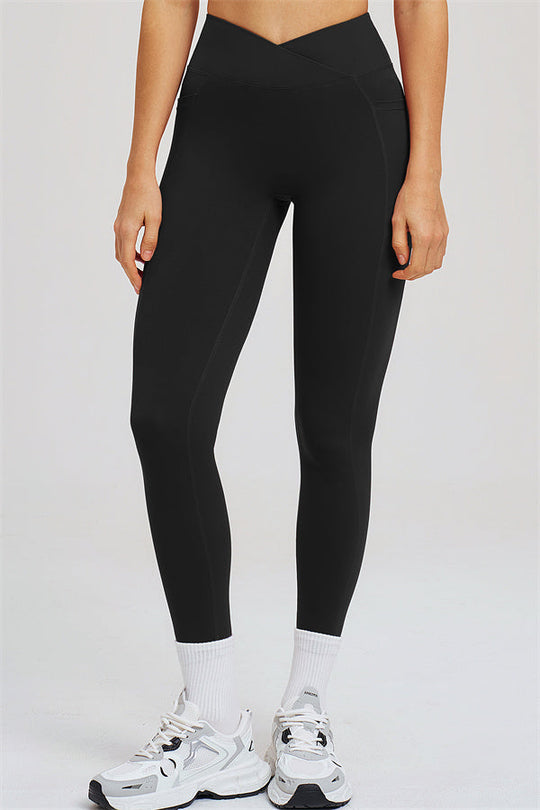 Black 2-piece set: leggings with subtle seams and white ankle cuffs
