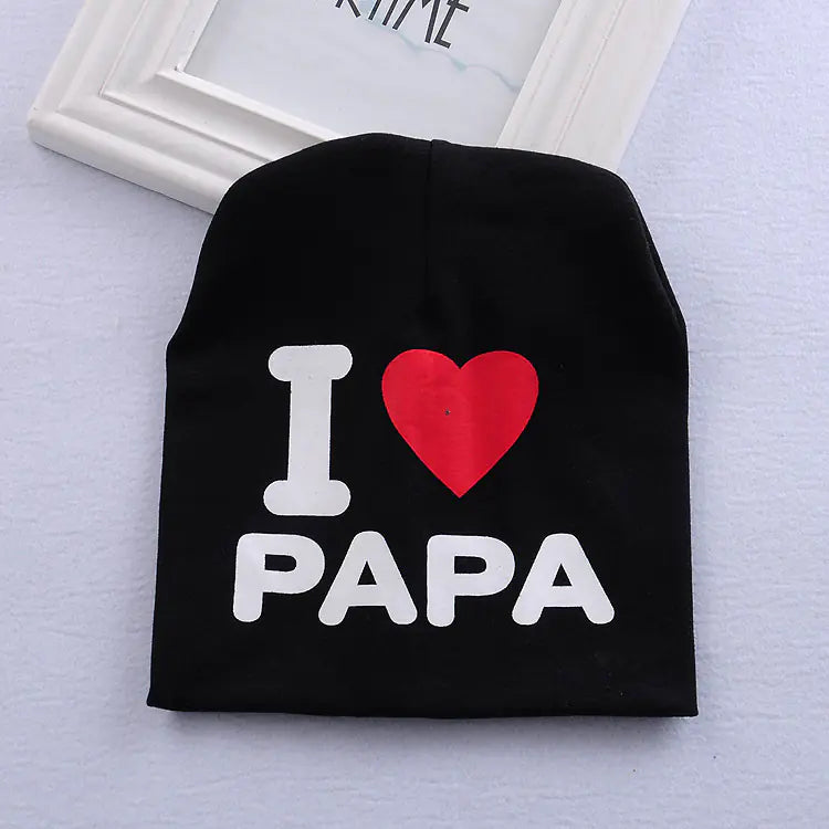 Schwarze Babymütze mit I ♥ PAPA Aufdruck, rotes Herz und weiße Blockschrift