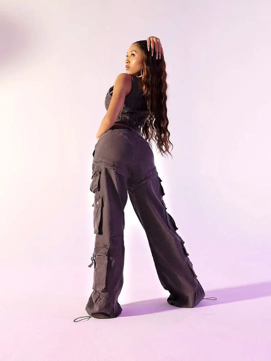 Low-rise twill cargo pants, relaxed fit, dark charcoal with side cargo pockets