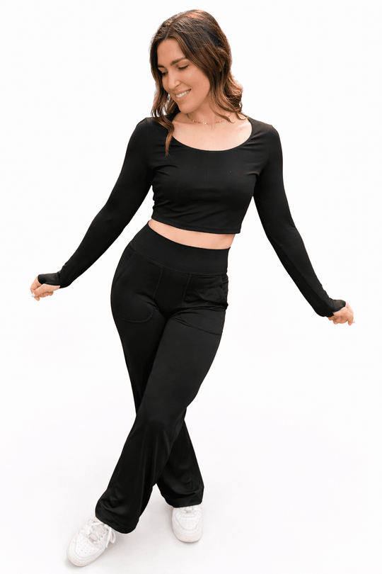 Leggings rectos negros con bolsillos traseros y tiro alto