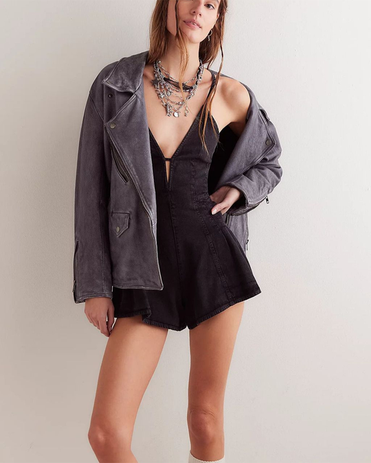 Dazed Denim Romper negro de mezclilla, escote en V con tirantes finos y pierna corta