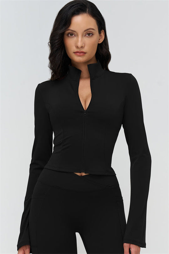 BoldFit Jacke-Front, schwarz: V-Ausschnitt-Optik am Reißverschluss, darunter Flared Leggings
