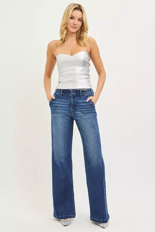 Dark blue wide-leg jeans with high-rise fit and full-length wide straight legs
