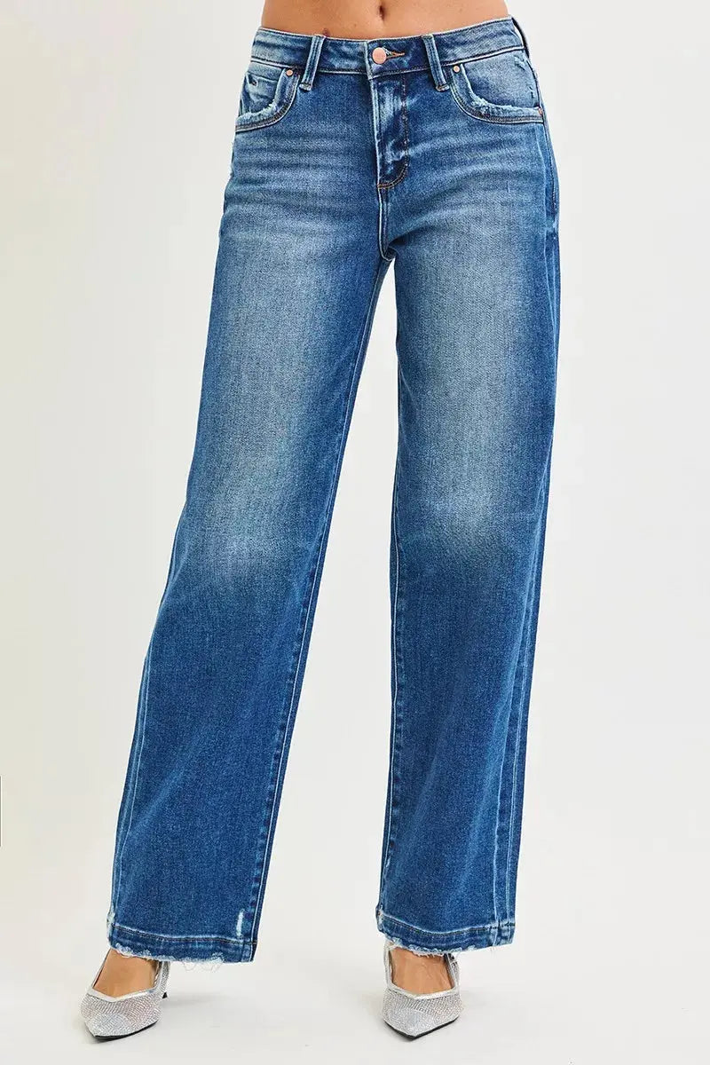 Jeans mit weitem Baggy-Schnitt, dunkelblauem Waschbild, Seitentaschen vorne