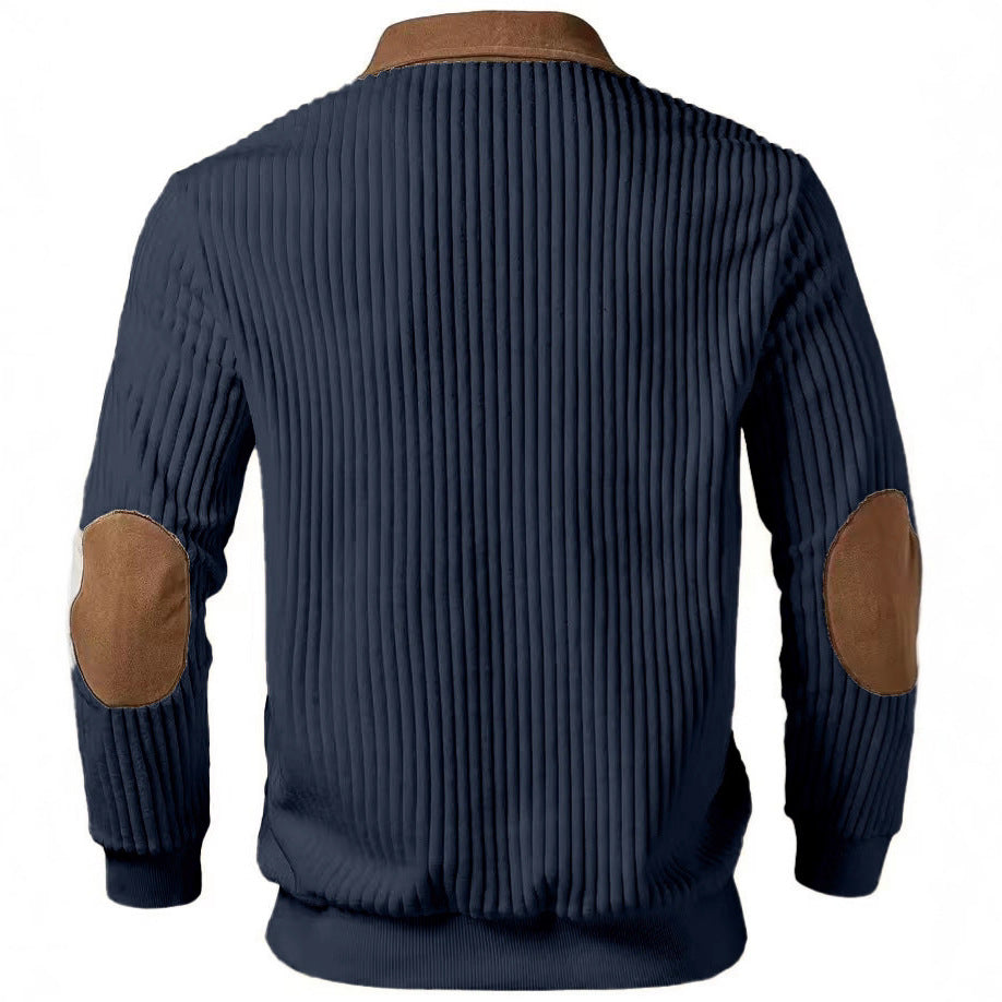 Rückansicht Patchwork-Strickpullover mit Reißverschluss, dunkelblau mit braunen Ärmel-Patches