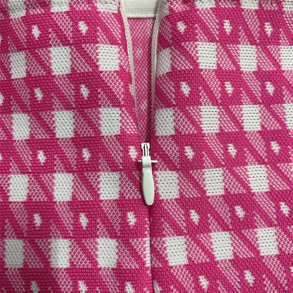 Pink knit coat opening with short front zipper and slim trim