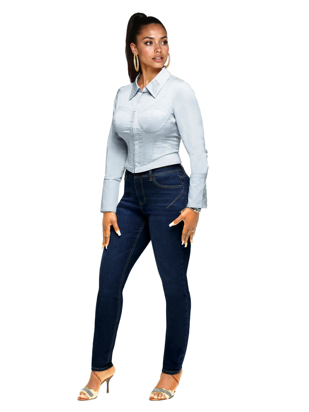 Dark blue skinny jeans with tapered ankle and front pocket stitching