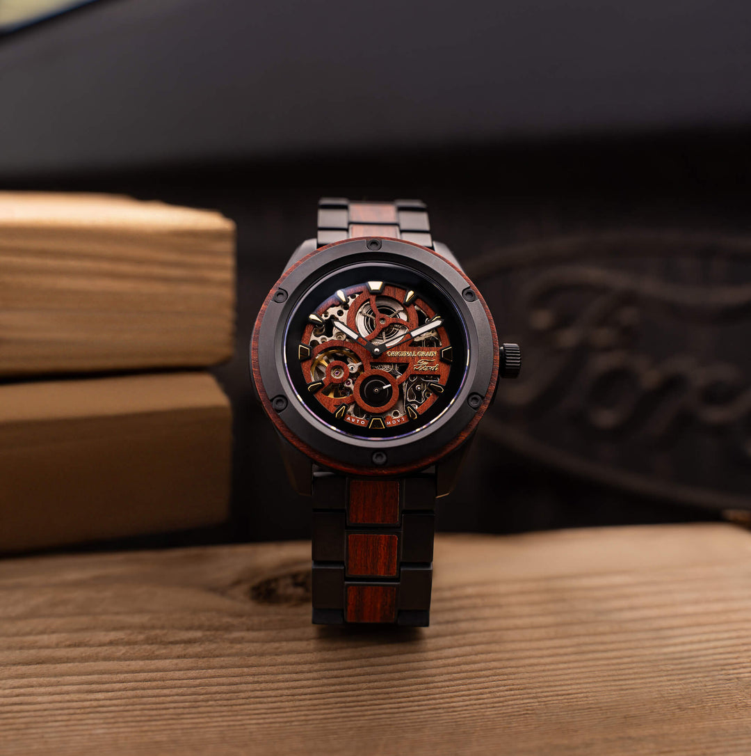 Heritage Rugged Automatic 44mm: schwarzes Gehäuse mit transparentem Zifferblatt