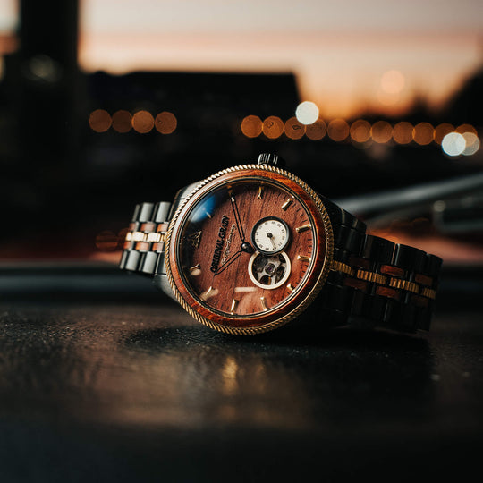 Vintage Gold 40-mm Automatik-Uhr mit Holz-Zifferblatt und Chrono-Subdials, schwarzes Armband