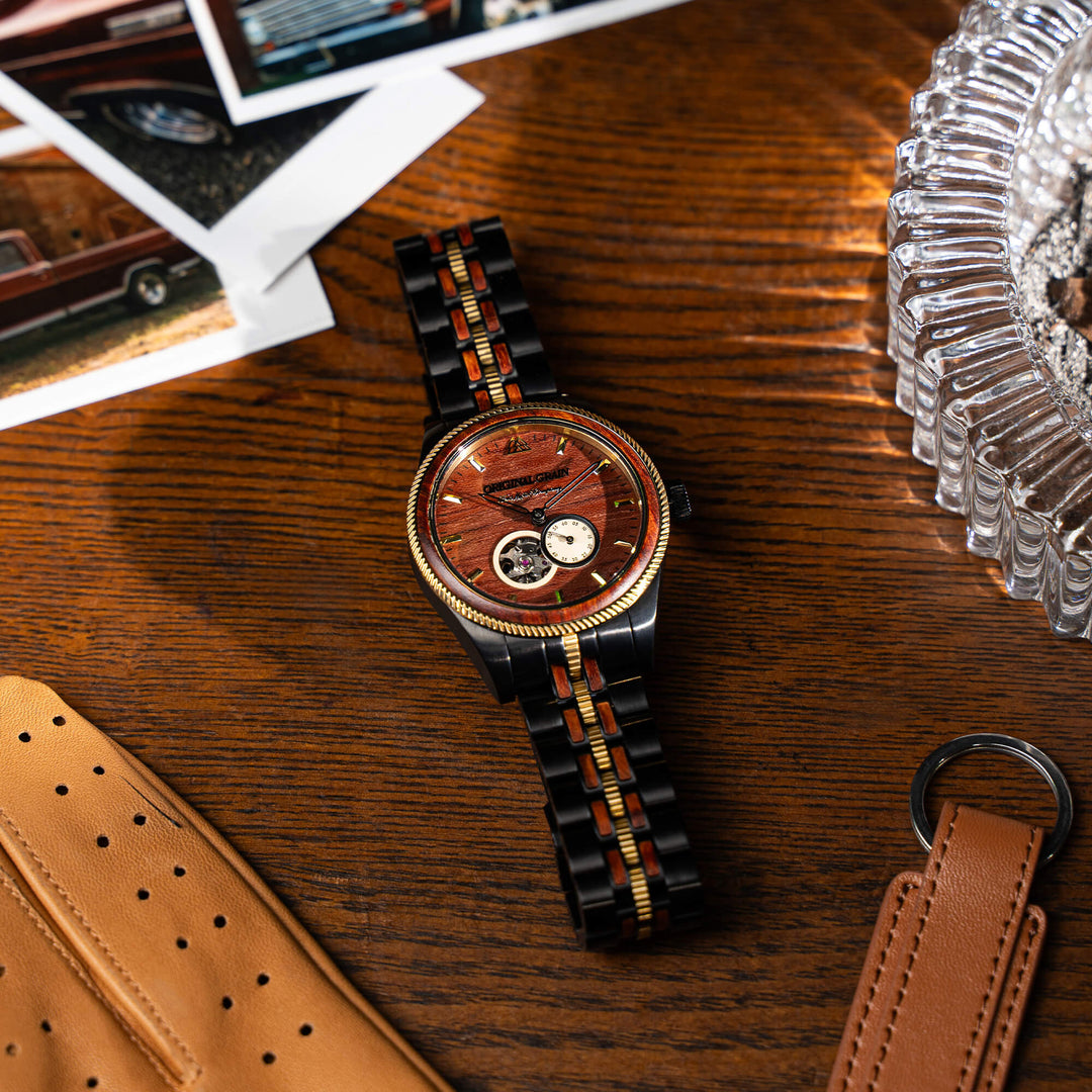 Vintage Gold 40-mm Automatik-Uhr, braunes Holz-Zifferblatt, schwarze Gliederarmband mit Akzenten