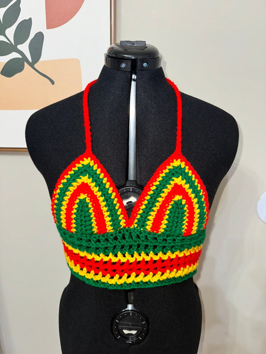 Häkel-Crop-Top mit V-Ausschnitt im Rasta-Streifenmuster