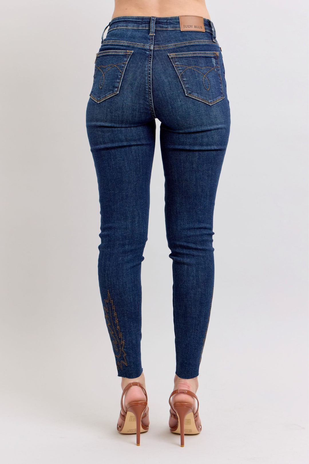 Dunkelblaue High-Rise Skinny-Jeans Plus Size, bestickte Saumkante