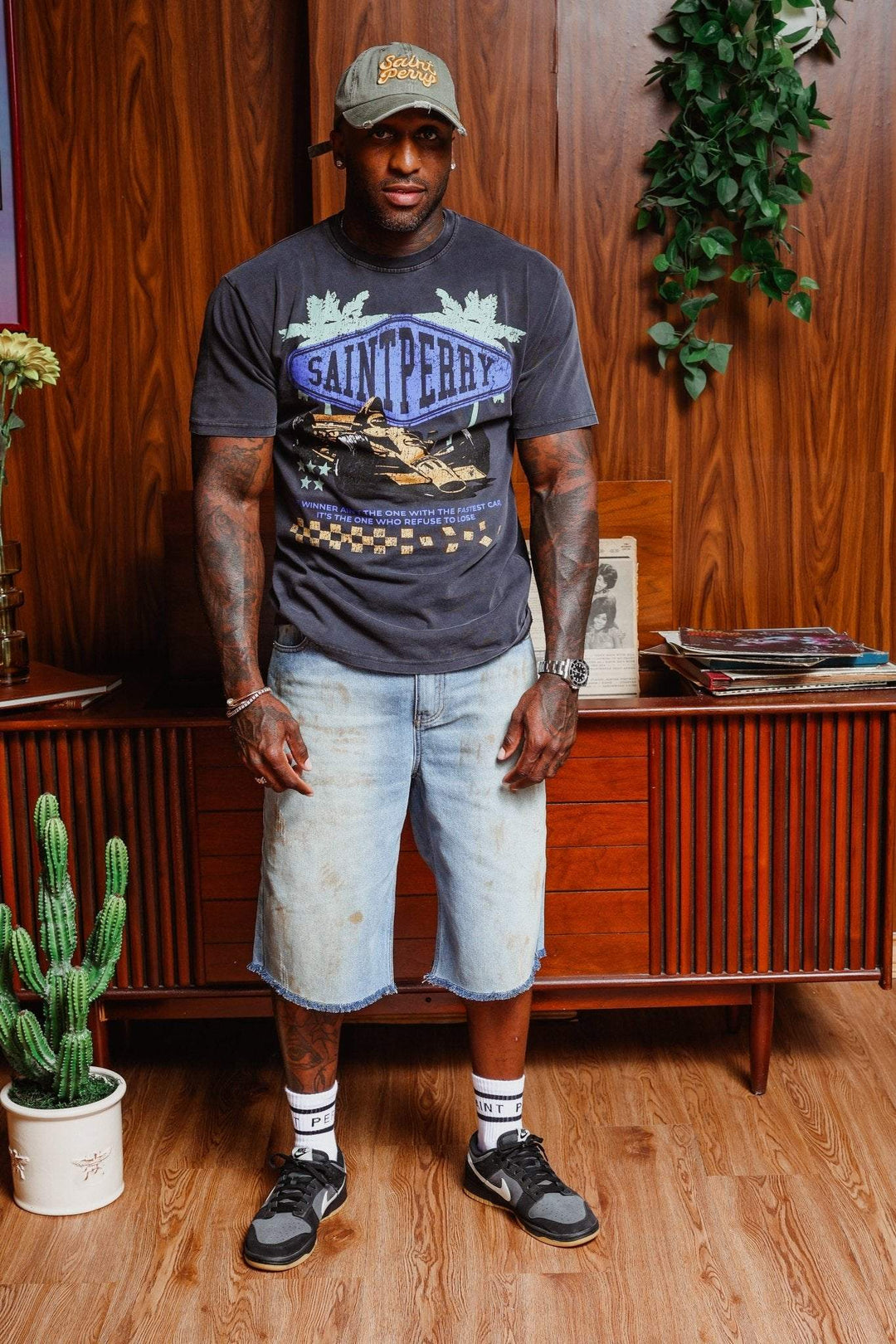SAINT PERRY Laid Back denim shorts, light blue wash, frayed hem, relaxed fit