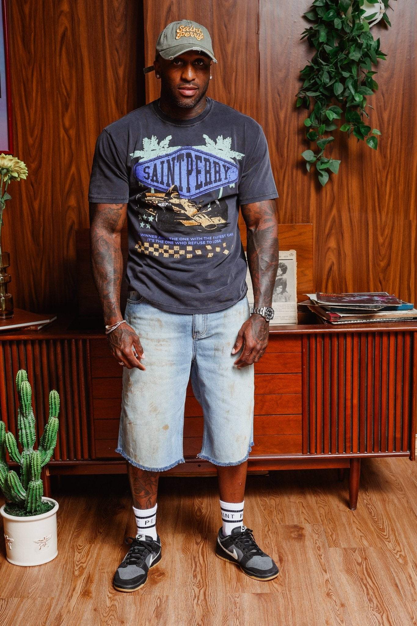 SAINT PERRY Laid Back denim shorts, light blue wash, frayed hem, relaxed fit