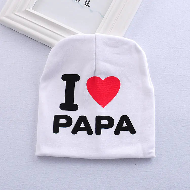 Weiße Babymütze mit I ♥ PAPA Aufdruck, rotes Herz und schwarze Schrift