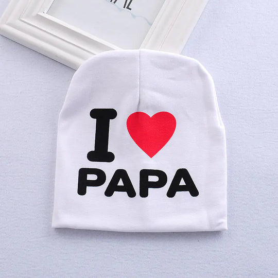 Weiße Babymütze mit I ♥ PAPA Aufdruck, rotes Herz und schwarze Schrift