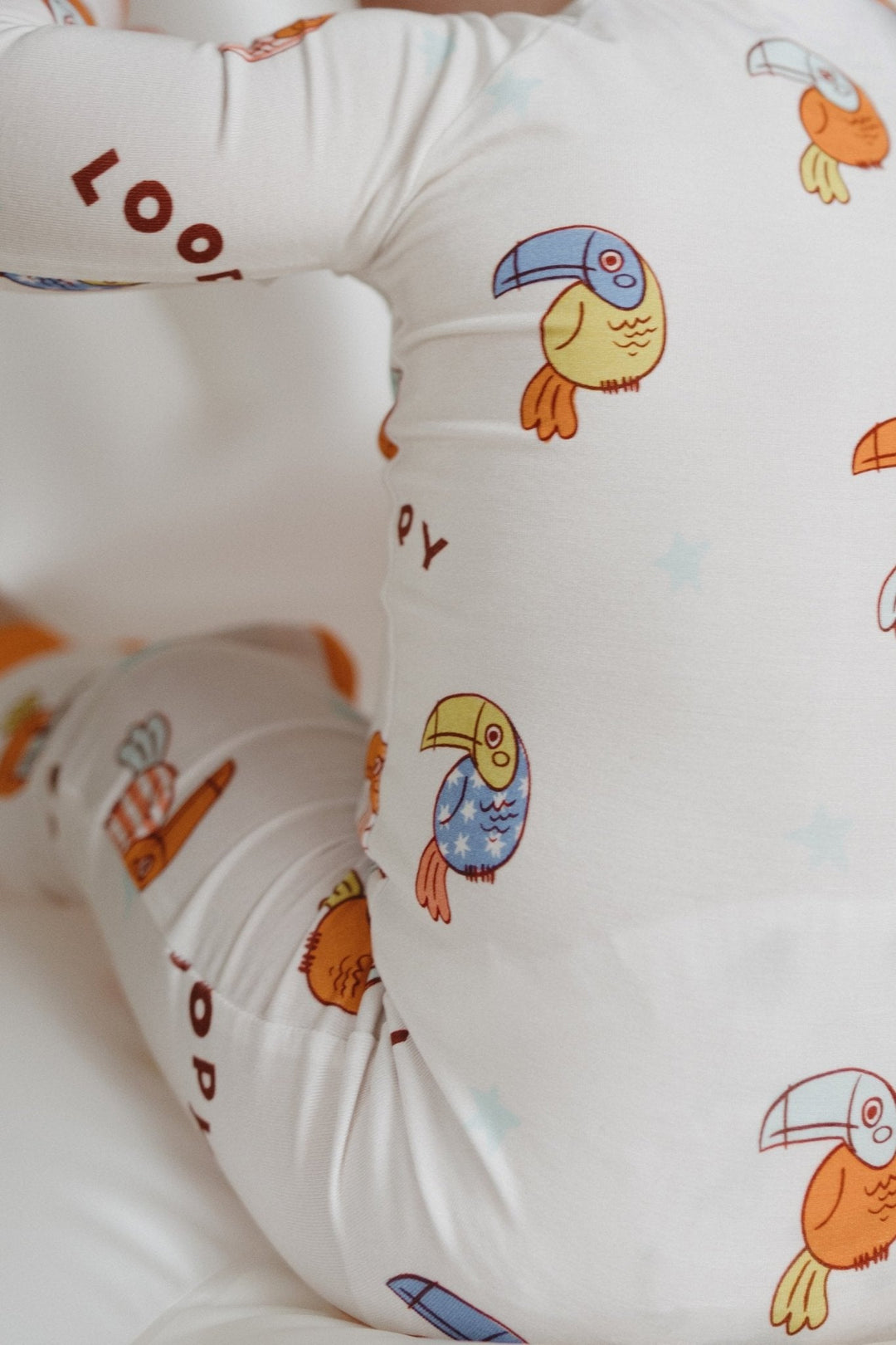 Close-up romper fabric: white with bird illustrations and LOOPY lettering