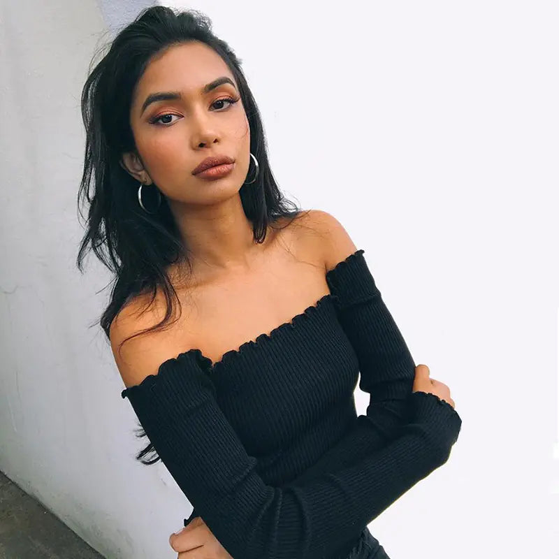 Off-shoulder long-sleeve T-shirt, black ribbed fabric with exposed shoulders
