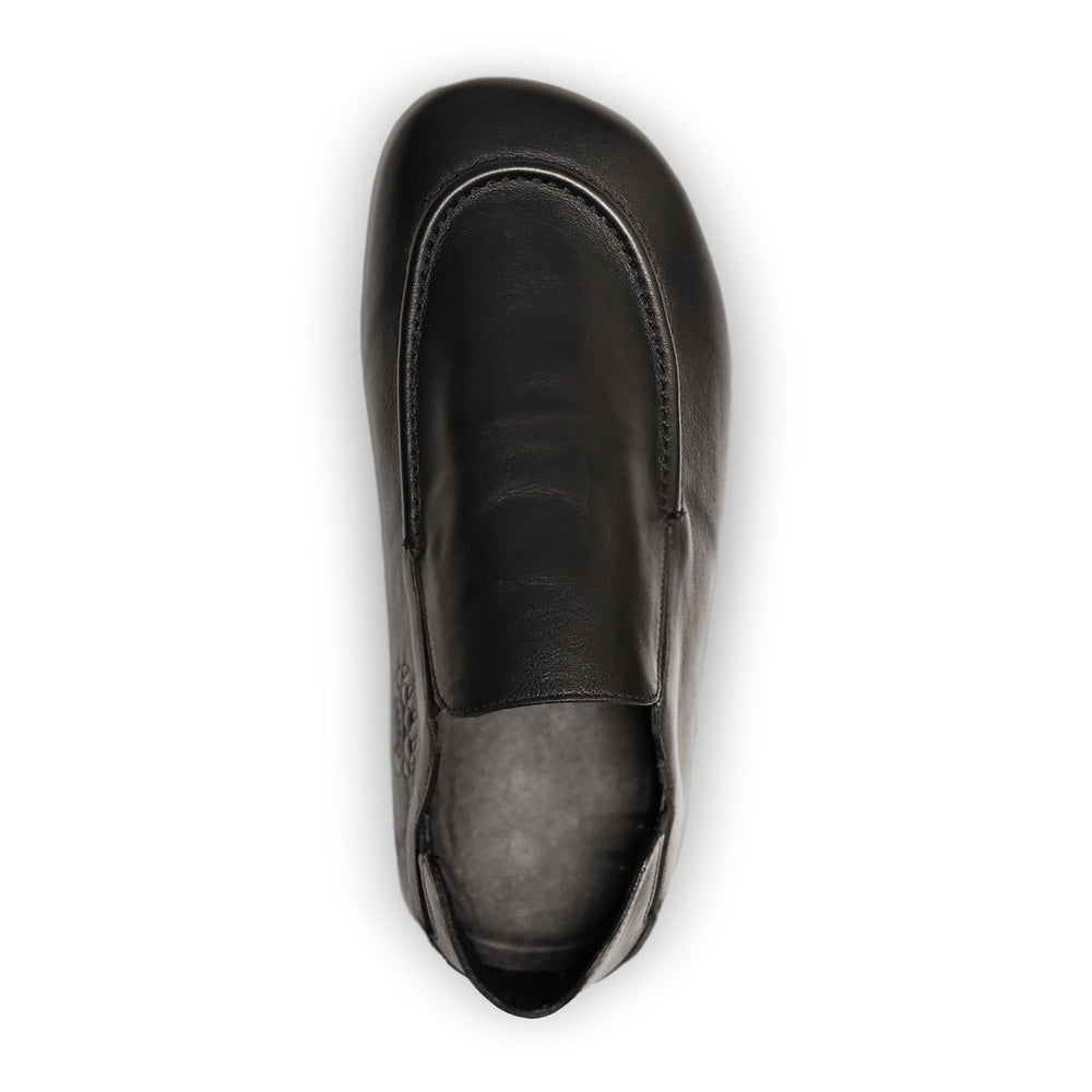 Ozo noir, vue arrière du mocassin en cuir lisse avec surpiqûres