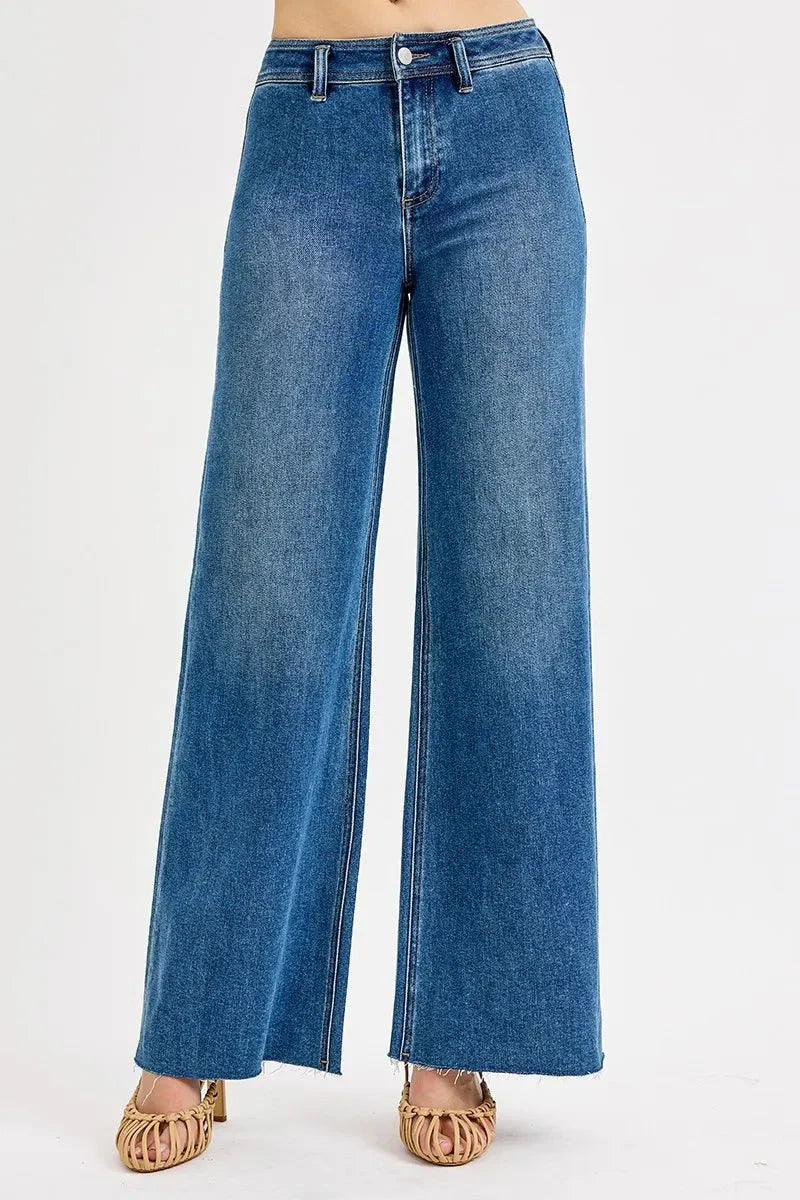 High-waisted wide-leg jeans in medium wash denim, button closure