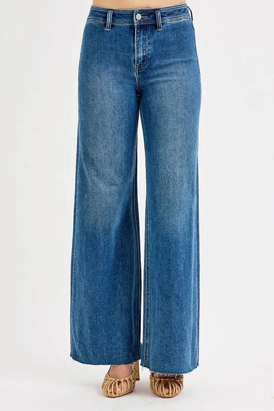High-waisted wide-leg jeans in medium wash denim with front seam and pockets