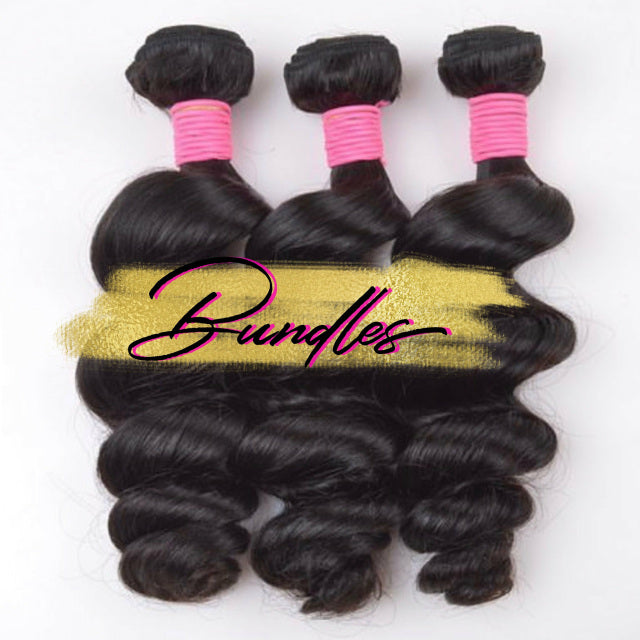 Bundles de cabello ondulado negro en tres mechones, textura loose wave.