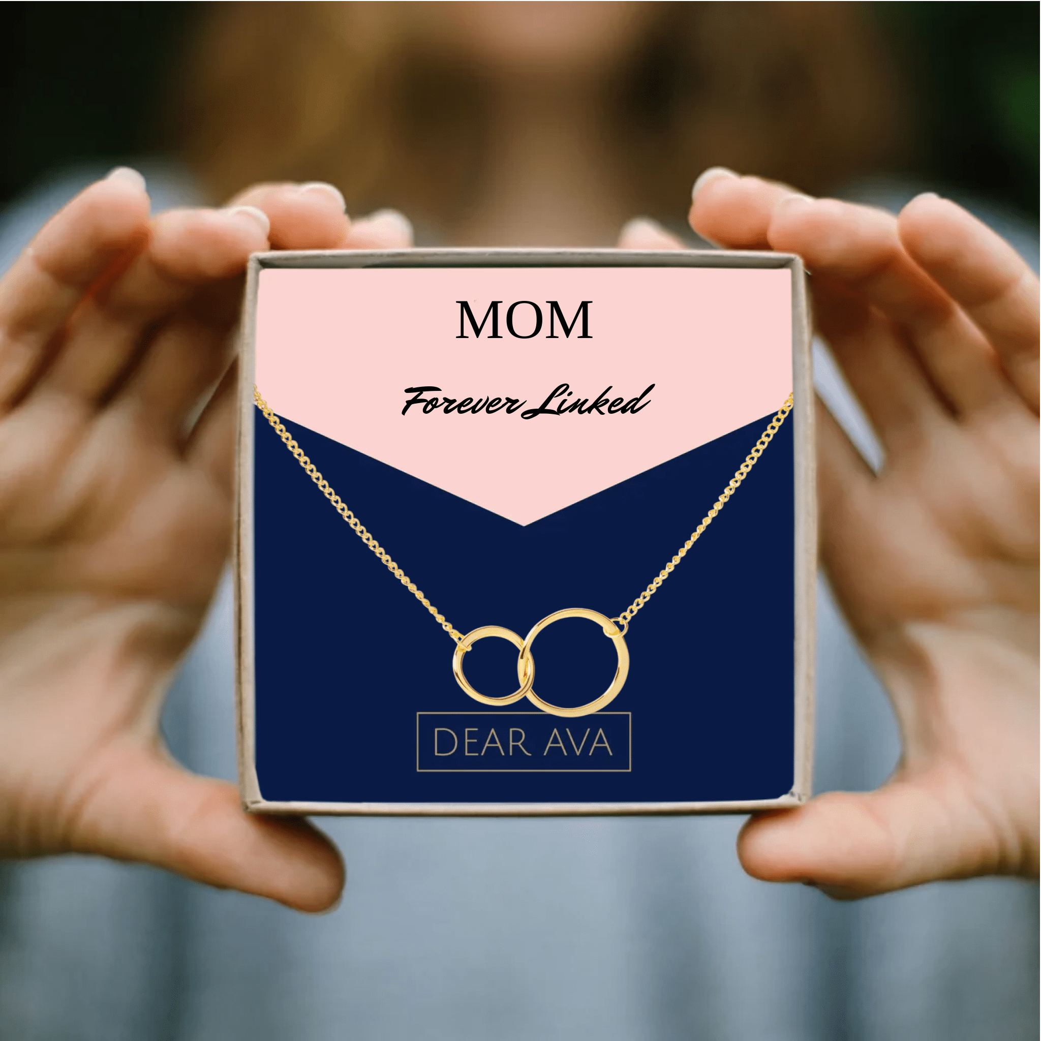 MOM personalized card with ForeverLinked necklace, gold linked rings pendant