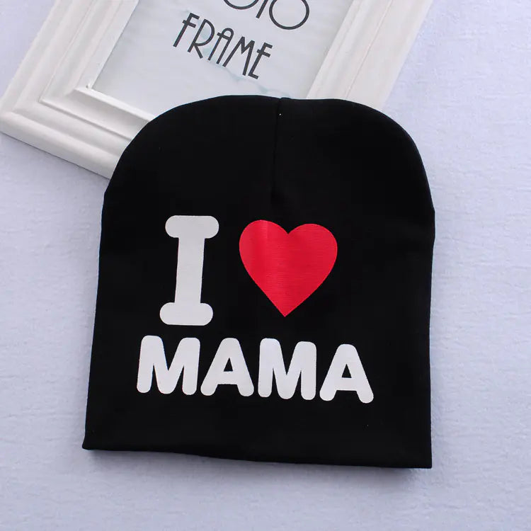 Schwarze Babymütze mit I ♥ MAMA Schriftzug, rotes Herz und weiße Buchstaben